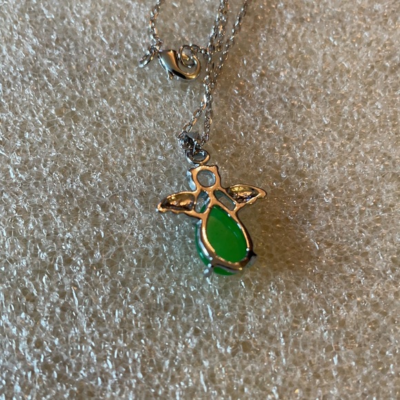 Jade angle necklace - Picture 3 of 5